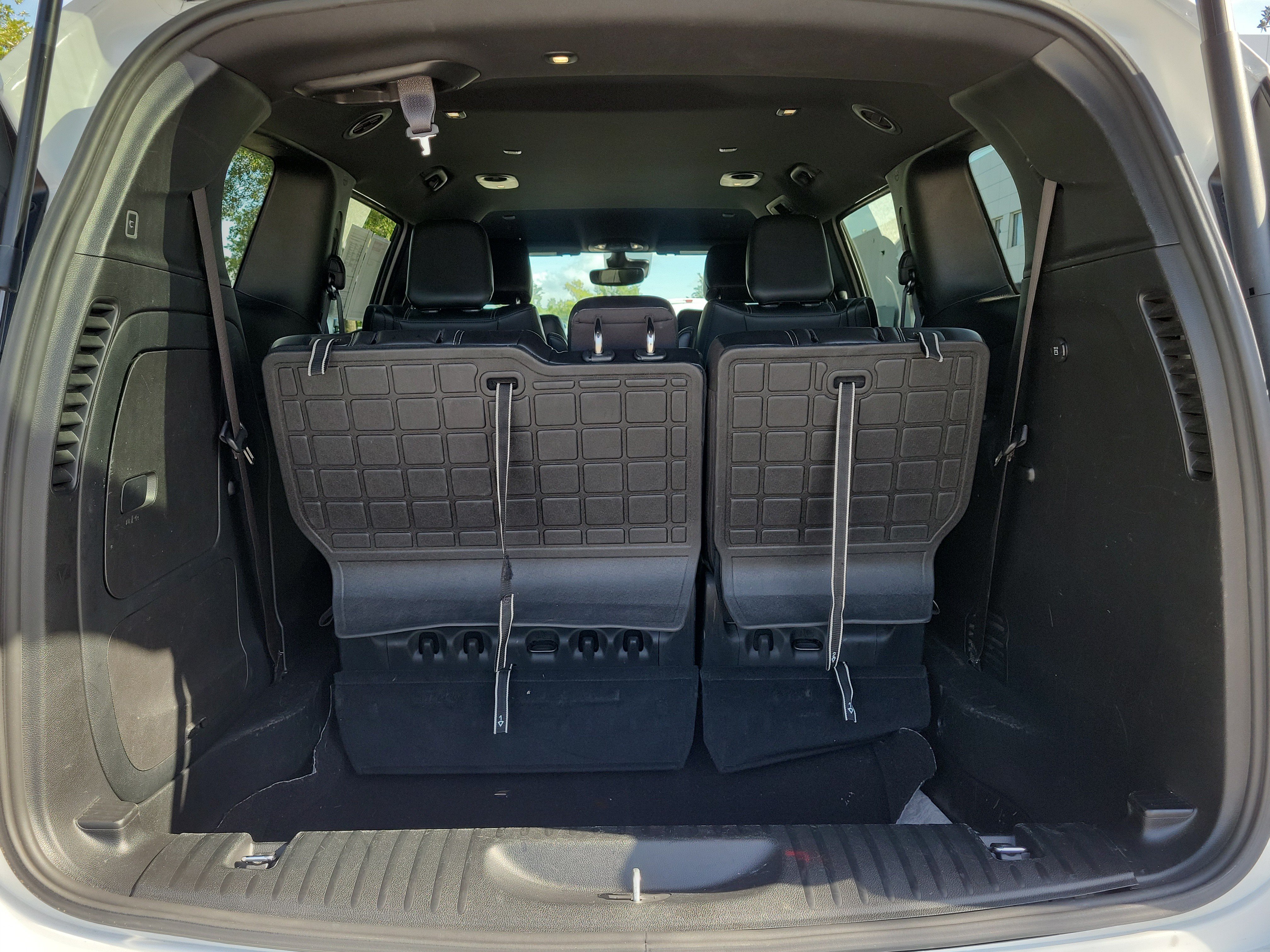 Used 2024 Chrysler Pacifica Limited FWD image 12