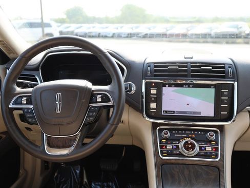 Used 2017 Lincoln Continental Select FWD image 23
