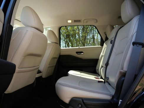 Used 2023 Nissan Pathfinder SL AWD/4WD image 26