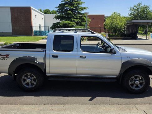 Used 2002 Nissan Frontier XE AWD/4WD image 4