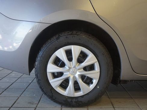 Used 2015 Toyota Corolla LE FWD image 18
