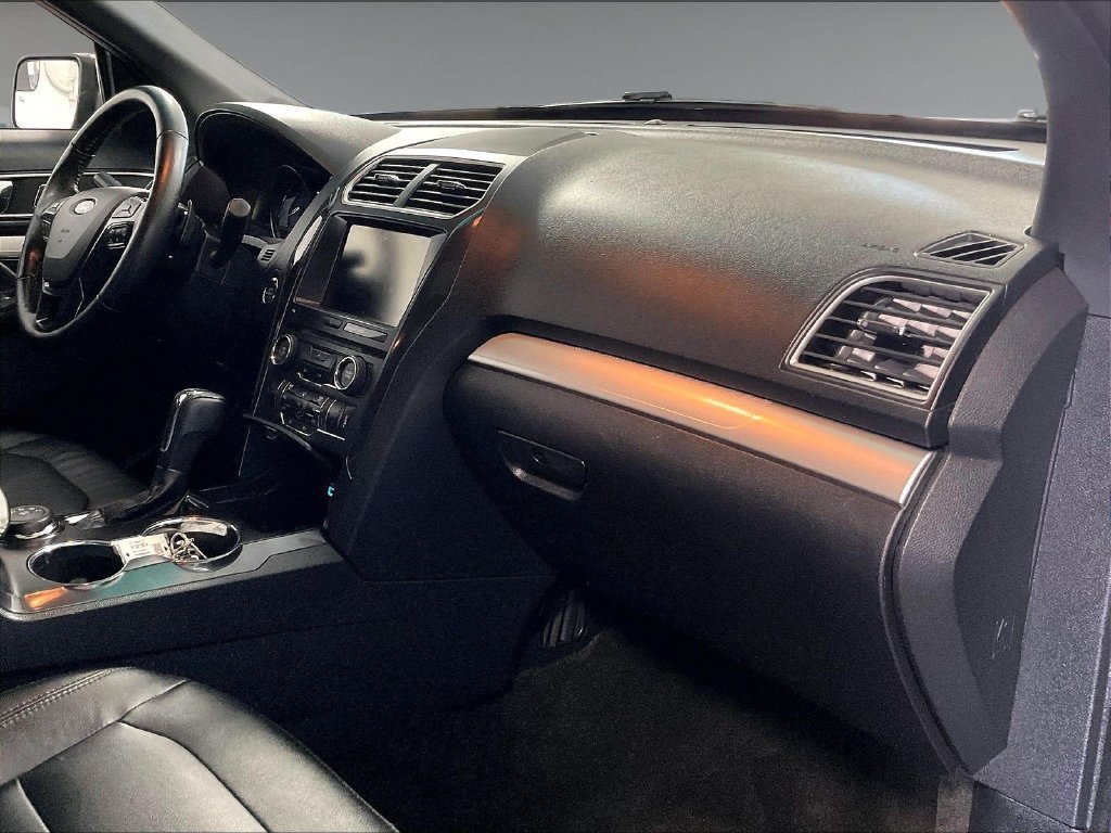 Used 2016 Ford Explorer XLT w/ Equipment Group 202A AWD/4WD image 14