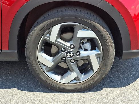 Used 2023 Hyundai Venue Limited FWD image 8