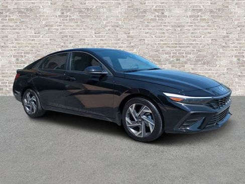 Used 2025 Hyundai Elantra Sport FWD image 1