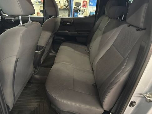 Used 2019 Toyota Tacoma TRD Off-Road AWD/4WD image 21