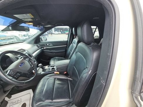Used 2018 Ford Explorer XLT w/ Equipment Group 202A FWD image 9
