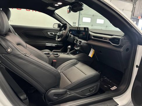 New 2026 Ford Mustang GT Premium w/ GT Performance Package RWD image 29