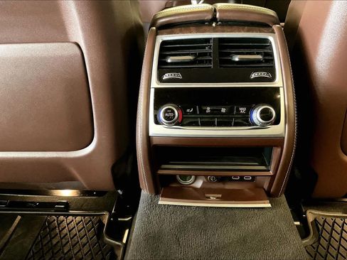 Used 2021 BMW 750i xDrive image 33