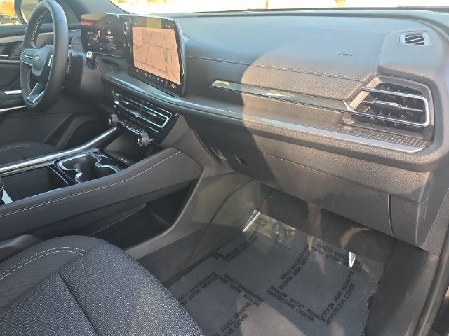 Used 2027 Chevrolet Traverse LT w/ Driver Confidence Package FWD image 28
