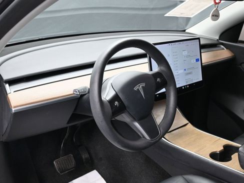 Used 2021 Tesla Model Y 2WD image 17