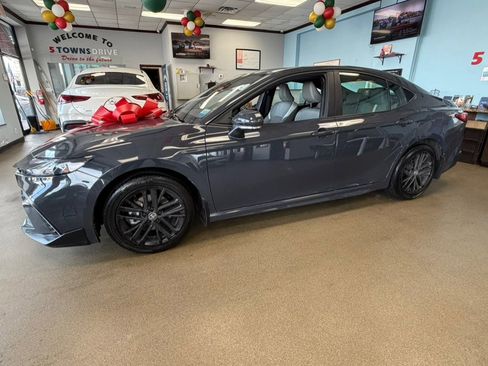 Used 2025 Toyota Camry SE image 10