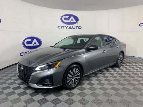 Used 2025 Nissan Altima 2.5 SV FWD image 7