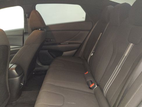 Used 2025 Hyundai Elantra Sport FWD image 18