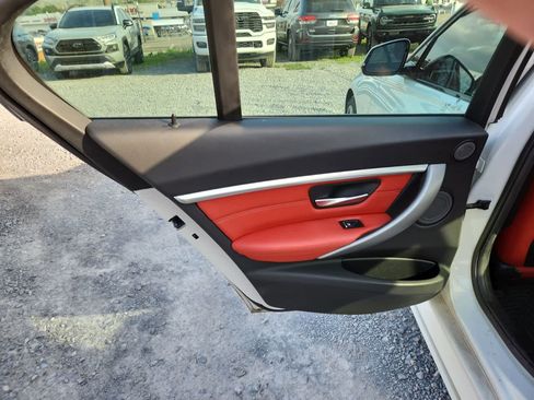 Used 2018 BMW 330i Sedan w/ M Sport Package image 27