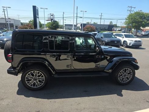 Used 2022 Jeep Wrangler Unlimited Sport AWD/4WD image 9