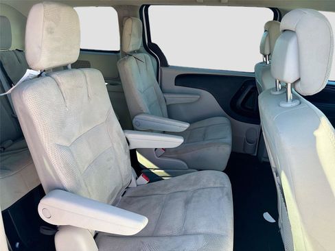 Used 2019 Dodge Grand Caravan SE image 27