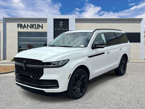 New 2026 Lincoln Navigator Reserve AWD/4WD image 3