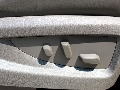 Used 2017 GMC Yukon XL Denali w/ Open Road Package image 29