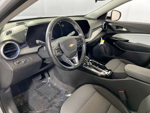 Used 2025 Chevrolet Trax LT w/ Driver Confidence Package FWD image 9
