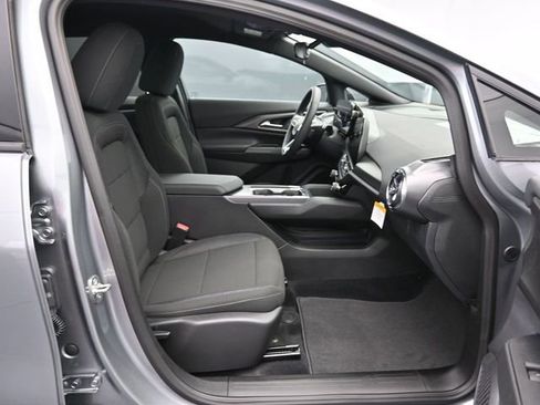 New 2026 Chevrolet Equinox EV LT image 39