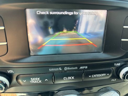 Used 2015 Kia Soul ! FWD image 14