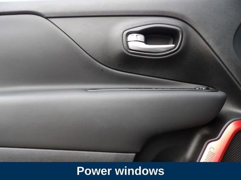 Used 2023 Jeep Renegade Latitude image 9