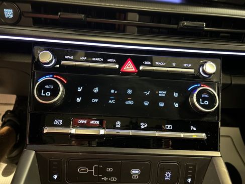 Used 2025 Hyundai Santa Fe Calligraphy image 17