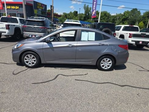 Used 2014 Hyundai Accent GLS FWD image 8