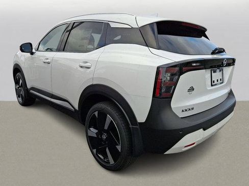 New 2025 Nissan Kicks SR image 3