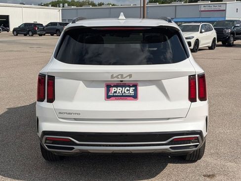 Used 2023 Kia Sorento S w/ Panoramic Sunroof Package FWD image 7
