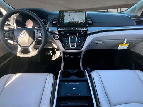 New 2026 Honda Odyssey Touring image 5