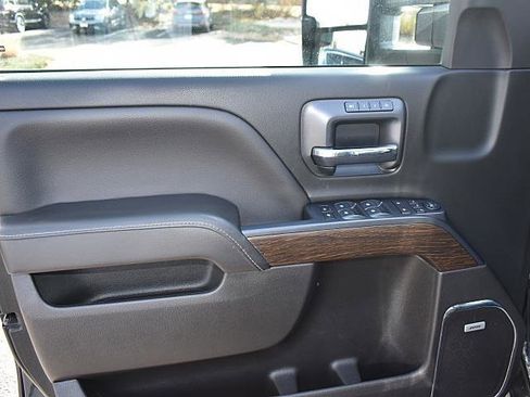 Used 2017 GMC Sierra 2500 Denali w/ Duramax Plus Package image 15