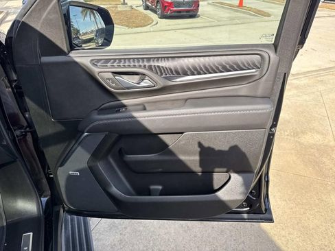 Used 2024 GMC Yukon XL Denali w/ Denali Reserve Package image 17