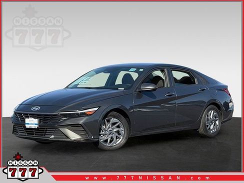Used 2024 Hyundai Elantra SEL FWD image 1