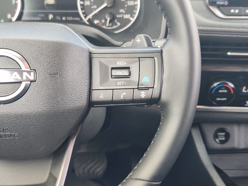 Used 2025 Nissan Rogue SV AWD/4WD image 28