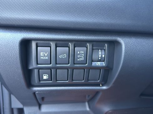 Used 2025 Subaru Forester Limited w/ Popular Package image 30