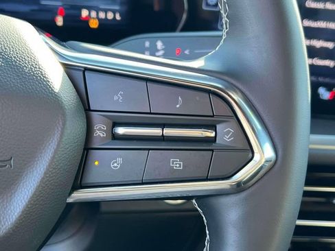 Used 2025 Chevrolet Traverse LT FWD image 24