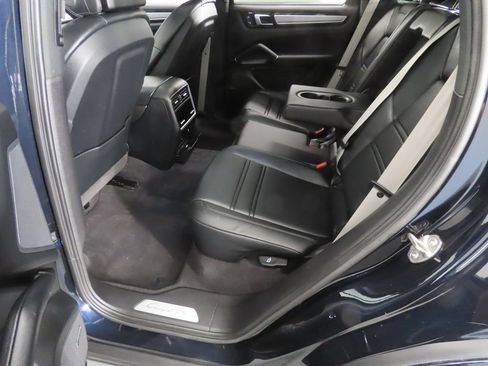 Certified 2023 Porsche Cayenne Platinum Edition AWD/4WD image 42