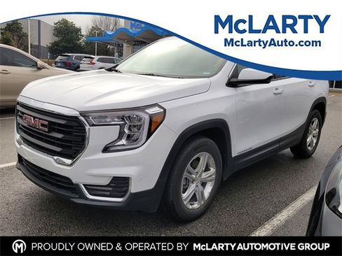 Used 2024 GMC Terrain SLE image 1