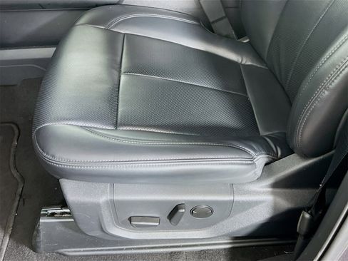 Used 2024 Ford Expedition XLT image 22