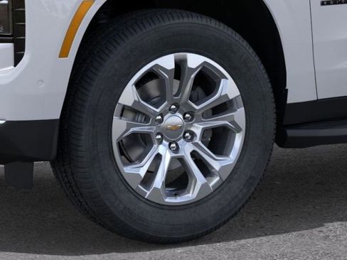New 2026 Chevrolet Suburban LT w/ Comfort Package image 9