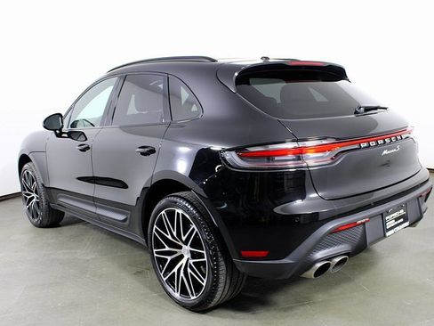 Certified 2023 Porsche Macan S image 3