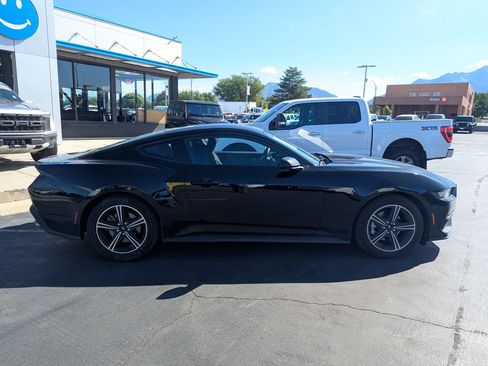 Used 2025 Ford Mustang Coupe RWD image 2