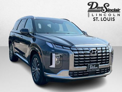 Used 2024 Hyundai Palisade Calligraphy image 3