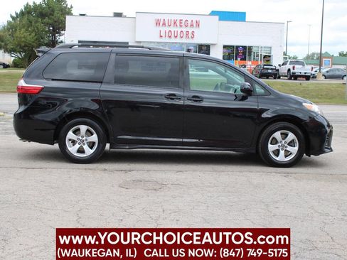 Used 2018 Toyota Sienna LE image 4