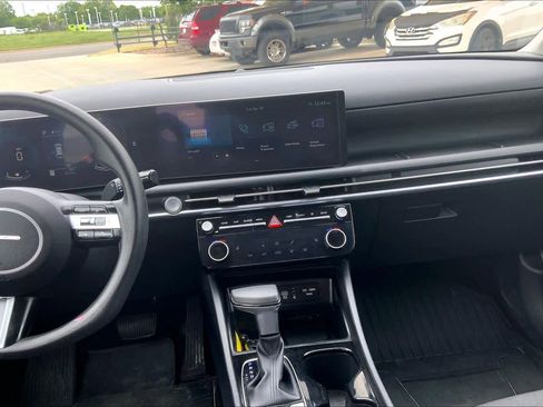 Used 2025 Hyundai Tucson SEL FWD image 7