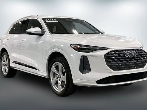 Used 2025 Audi Q5 Premium Plus w/ Premium Plus AWD/4WD image 1