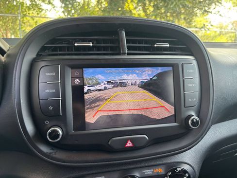 Used 2025 Kia Soul LX w/ LX Technology Package FWD image 22