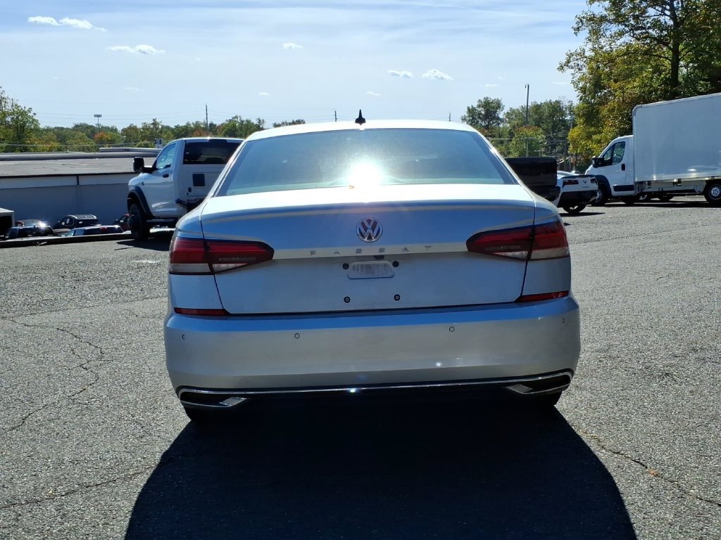 Used 2020 Volkswagen Passat 2.0T SEL FWD image 5