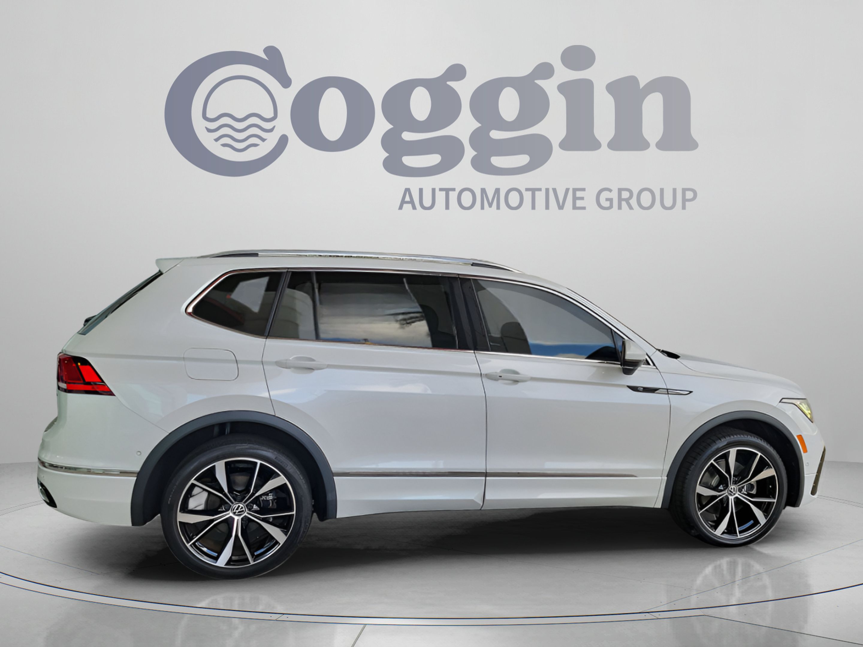 Used 2022 Volkswagen Tiguan SEL R-Line AWD/4WD image 5